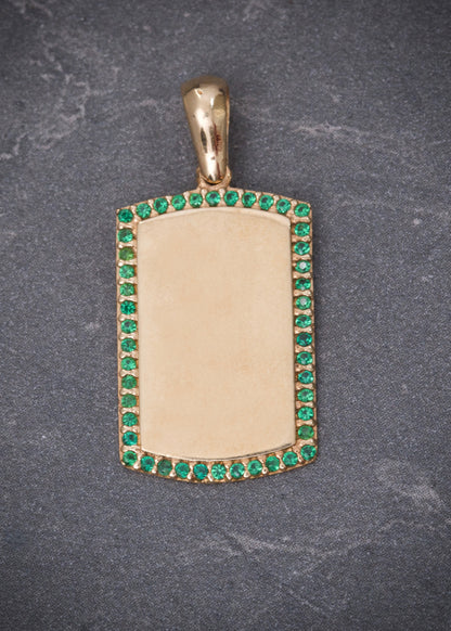 Dije placa con swarovski verde 2.7gr / Largo 2.6cm / Oro Amarillo Nac B