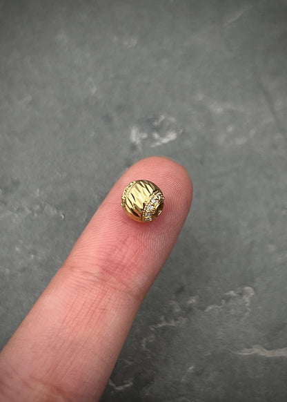 Herraje diamantado con swarovski blanco  0.65gr / Largo 0.63cm / Oro Amarillo Nac B