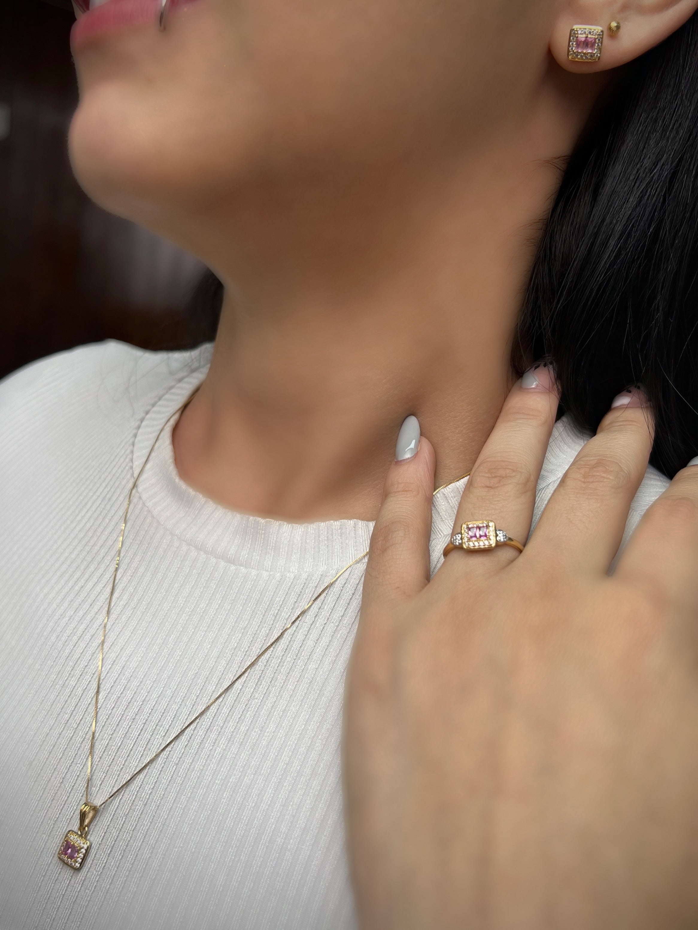 Dije CUAdrado Con Swarovski CENTRal Rosados 1gr / Largo 1.5cm / Oro Amarillo Nac M