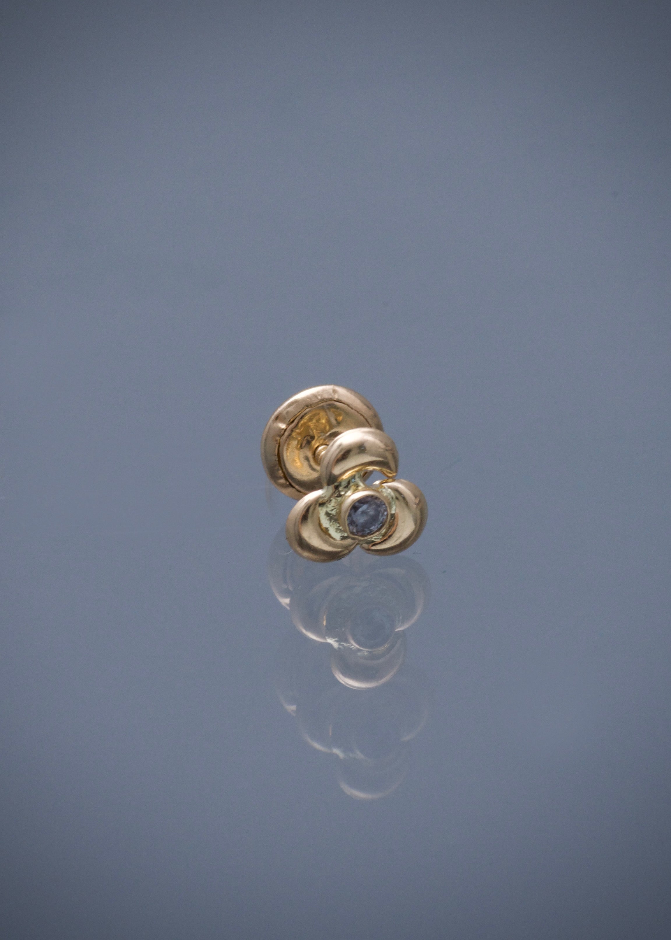 Unidad de  topo flor con swarovski blanco 0.35gr / Largo 0.67cm / Oro Amarillo Nac B