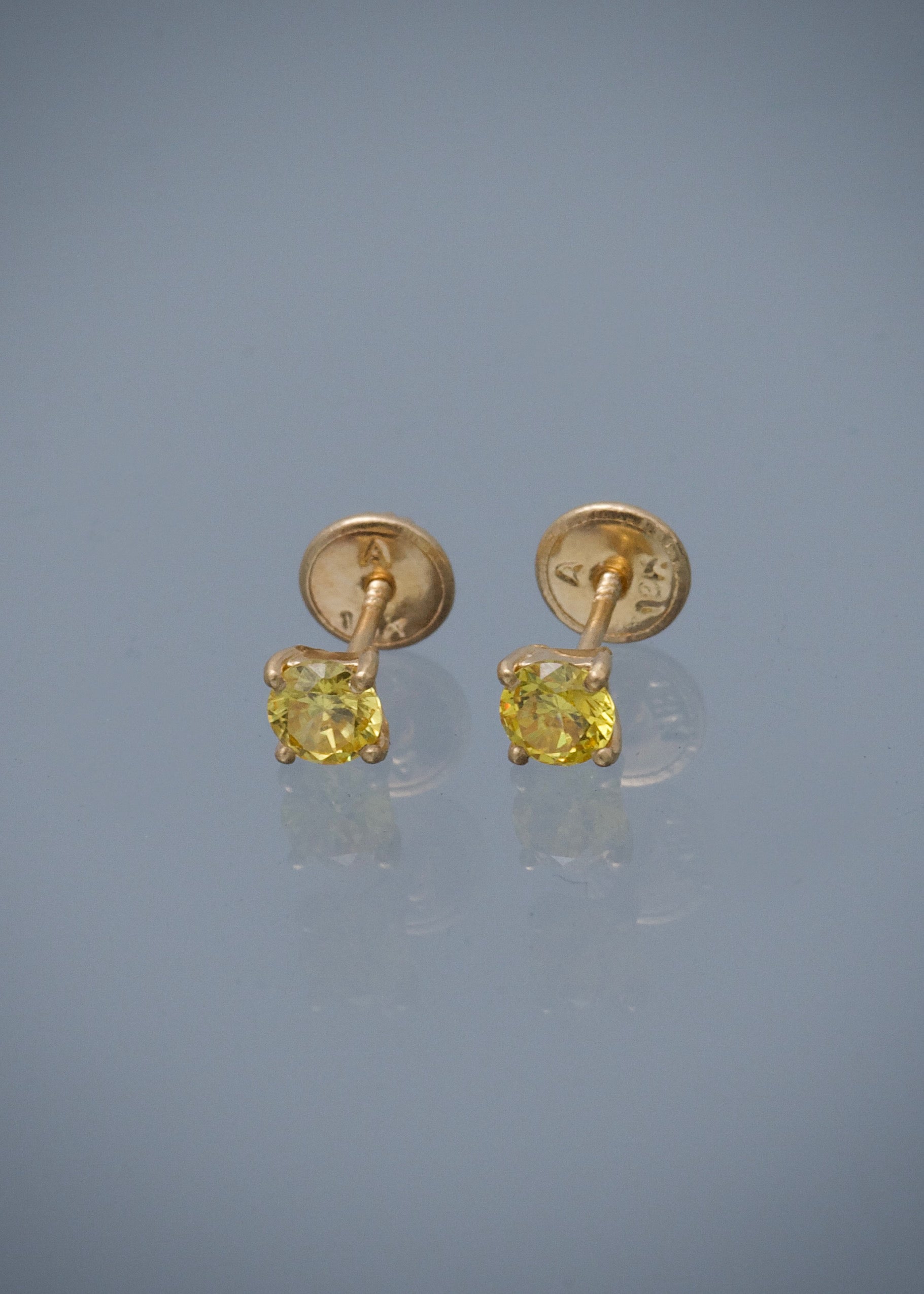 Topos con swarovski amarillo 0.9gr / Largo 0.4cm / Oro Amarillo Nac M