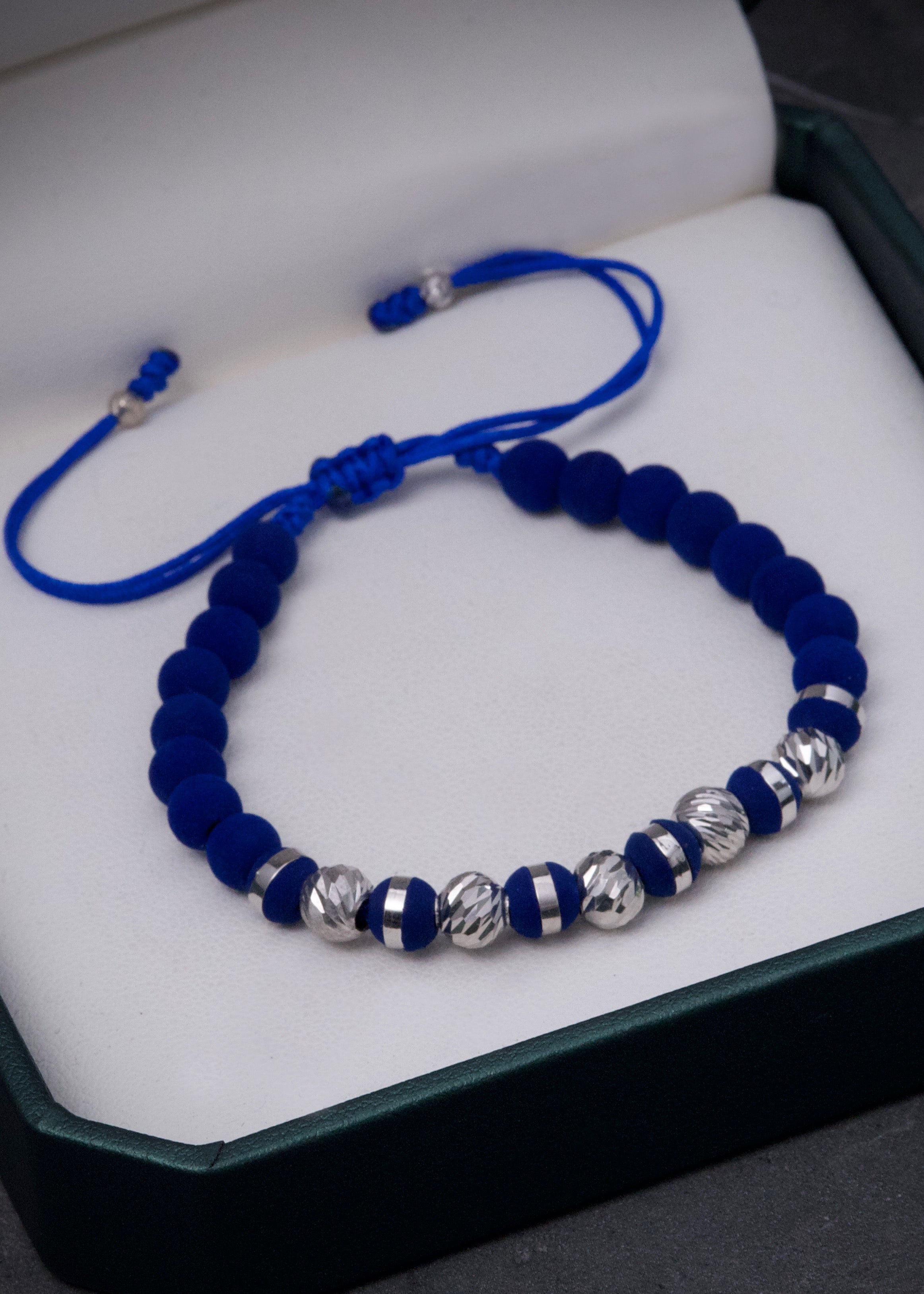 Pulsera en hilo azul con bolas diamantadas 1.15gr / Oro Blanco (Joya) *