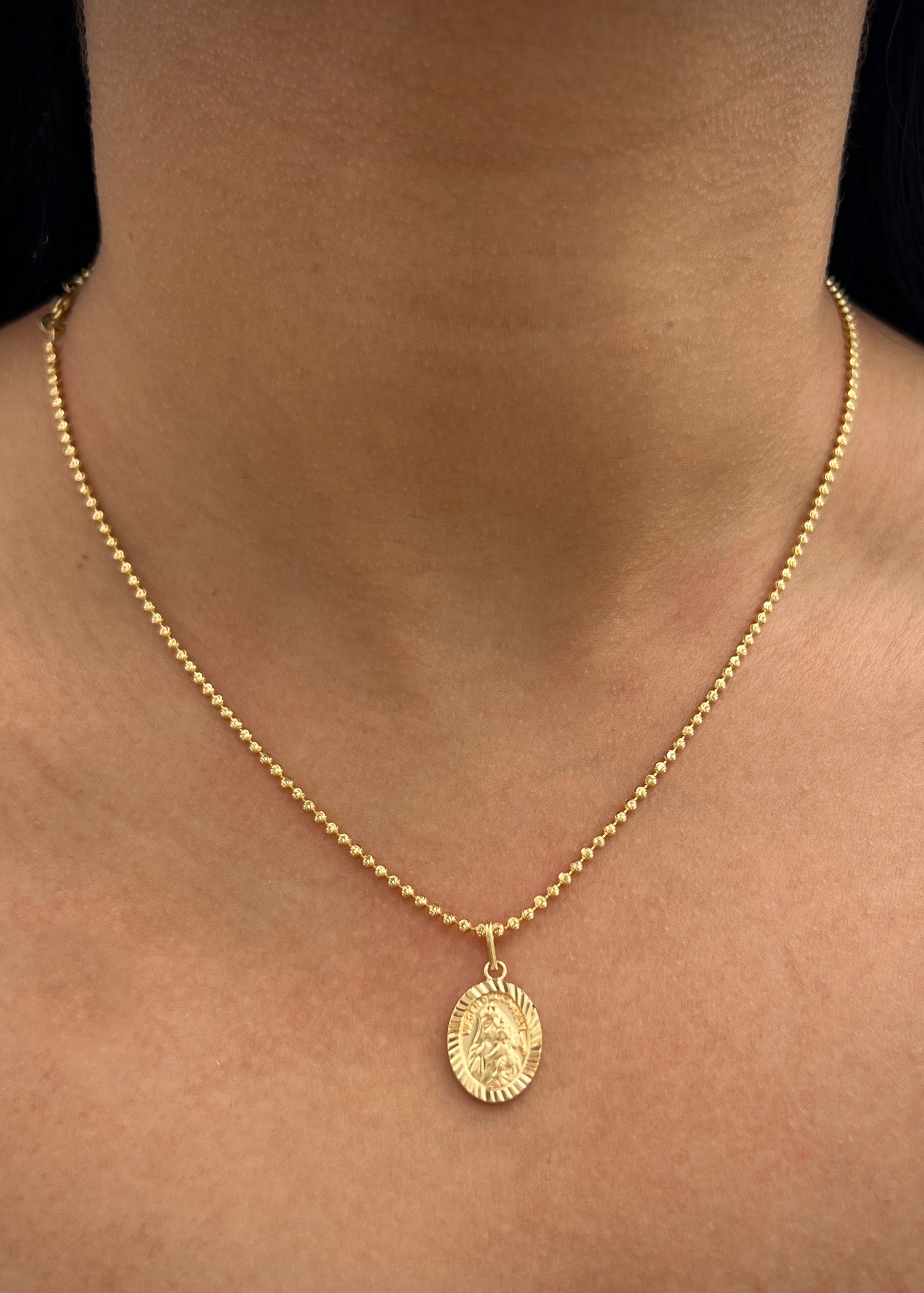 Dije virgen del carmen 0.9gr / Largo 2.2cm / Oro Amarillo Nac M