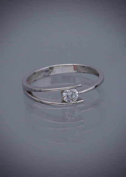 Anillo con swarovski blanco 1.7gr / TALLA 6 1/4 / Oro Blanco Nac*