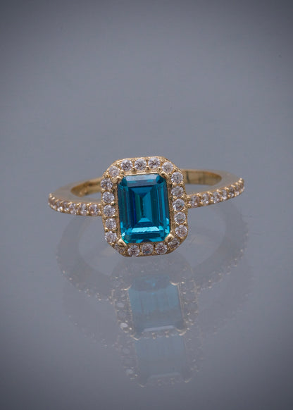 Solitario con swarovski azul corte esmeralda 3.2gr / Talla 5 1/4 / Oro Amarillo Nac B
