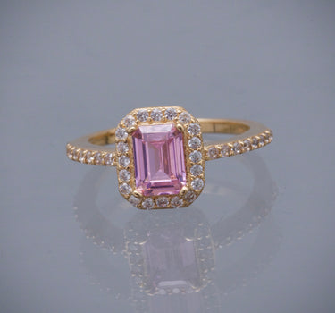 Solitario con swarovski rosado y blanco corte esmeralda 3.2gr / TALLA 5 3/4 / Oro Amarillo Nac P
