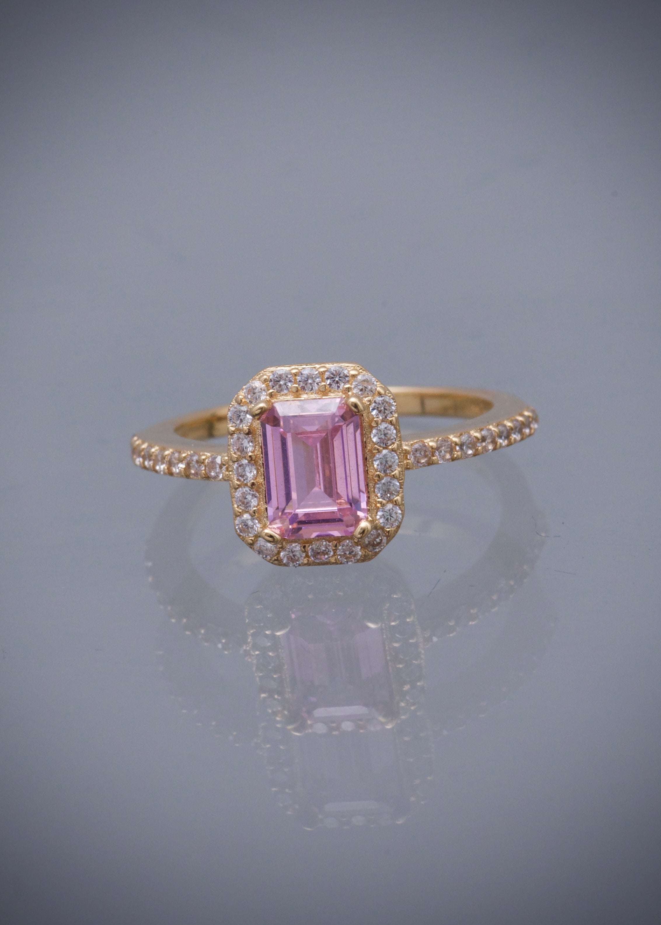 Solitario con swarovski rosado corte esmeralda 3.25gr / TALLA 5 3/4 / Oro Amarillo Nac*