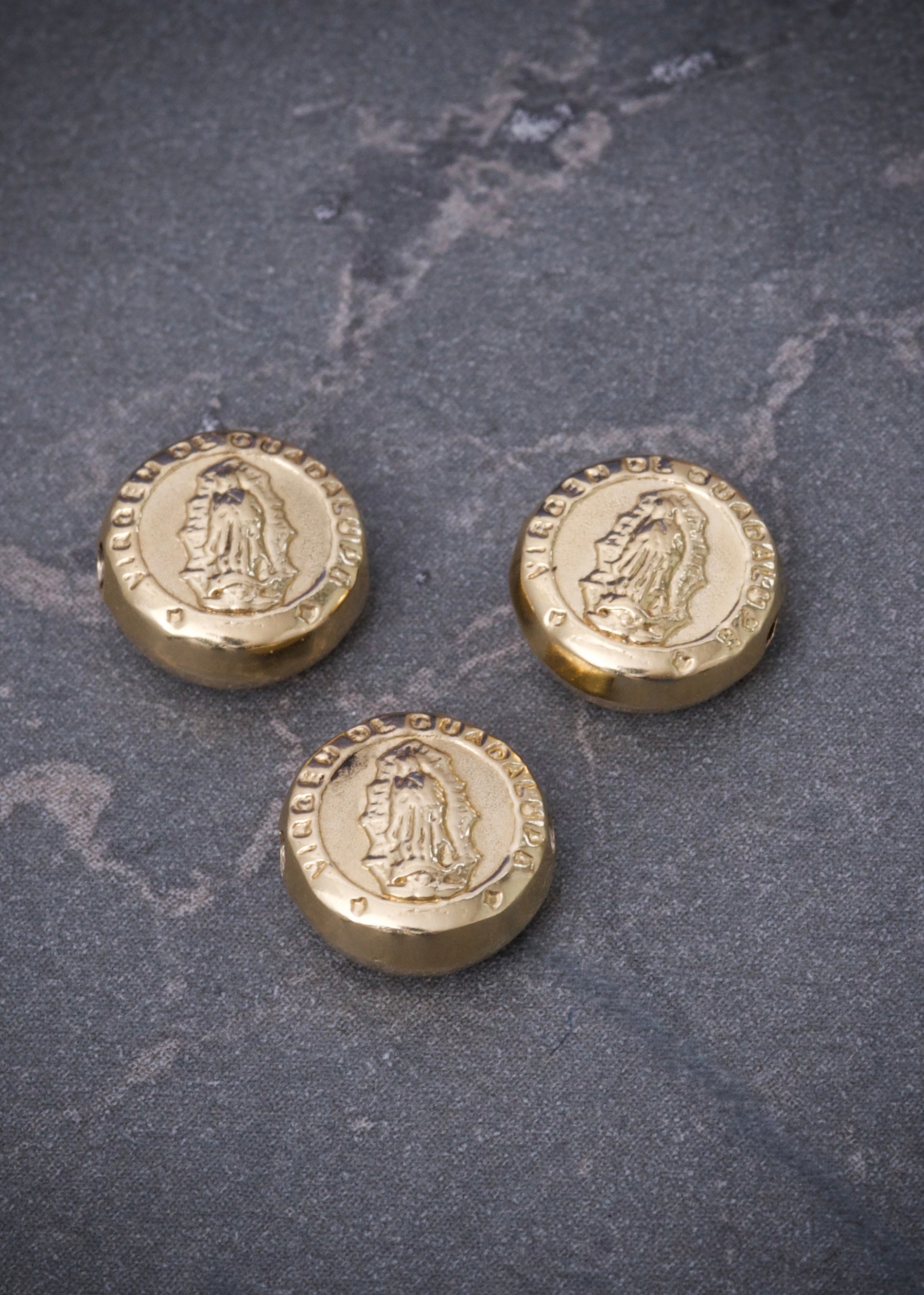 Herraje virgen de guadalupe 0.4gr / Largo 0.8cm / Oro Amarillo Nac B