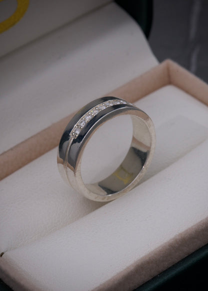 Argolla Con Swarovski Blanco 5.4gr / TALLA 6 1/2 / Plata M