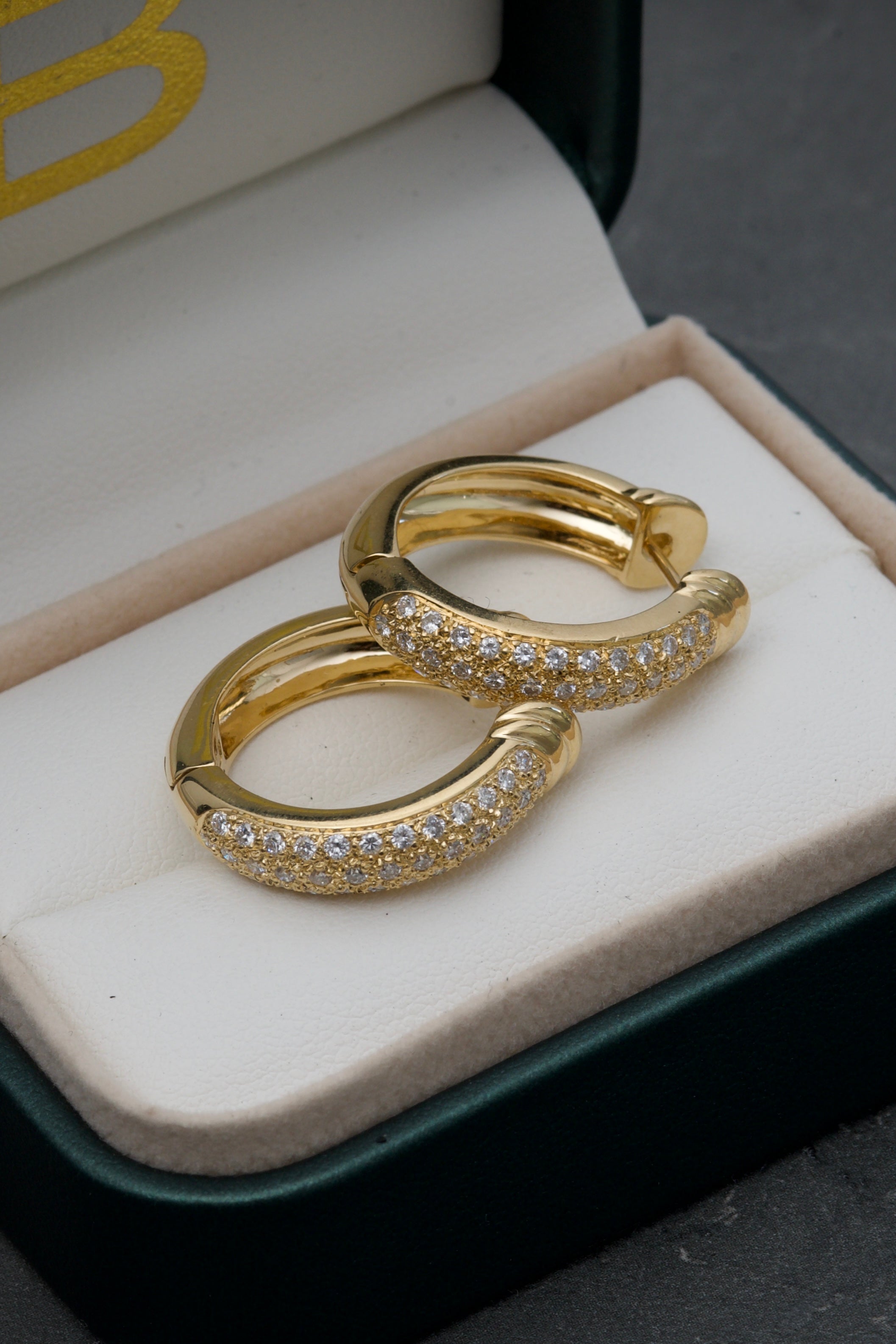 Candongas con 80pts de diamante blanco 11.7gr / 2.3cm / Oro Amarillo (Joya) M