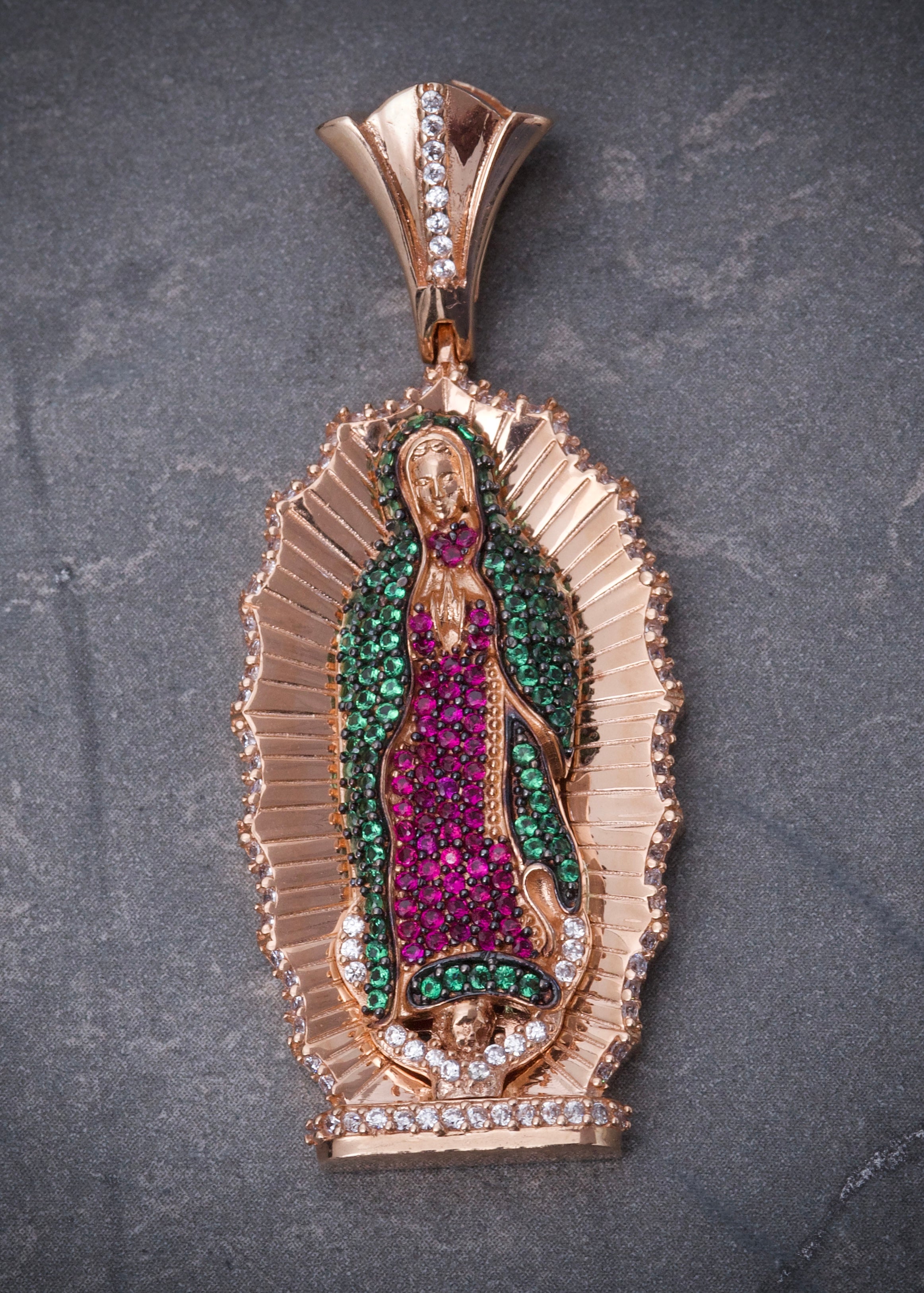 Dije virgen de guadalupe con swarovski verde 14gr / Largo 5cm / Oro Rosado Nac M