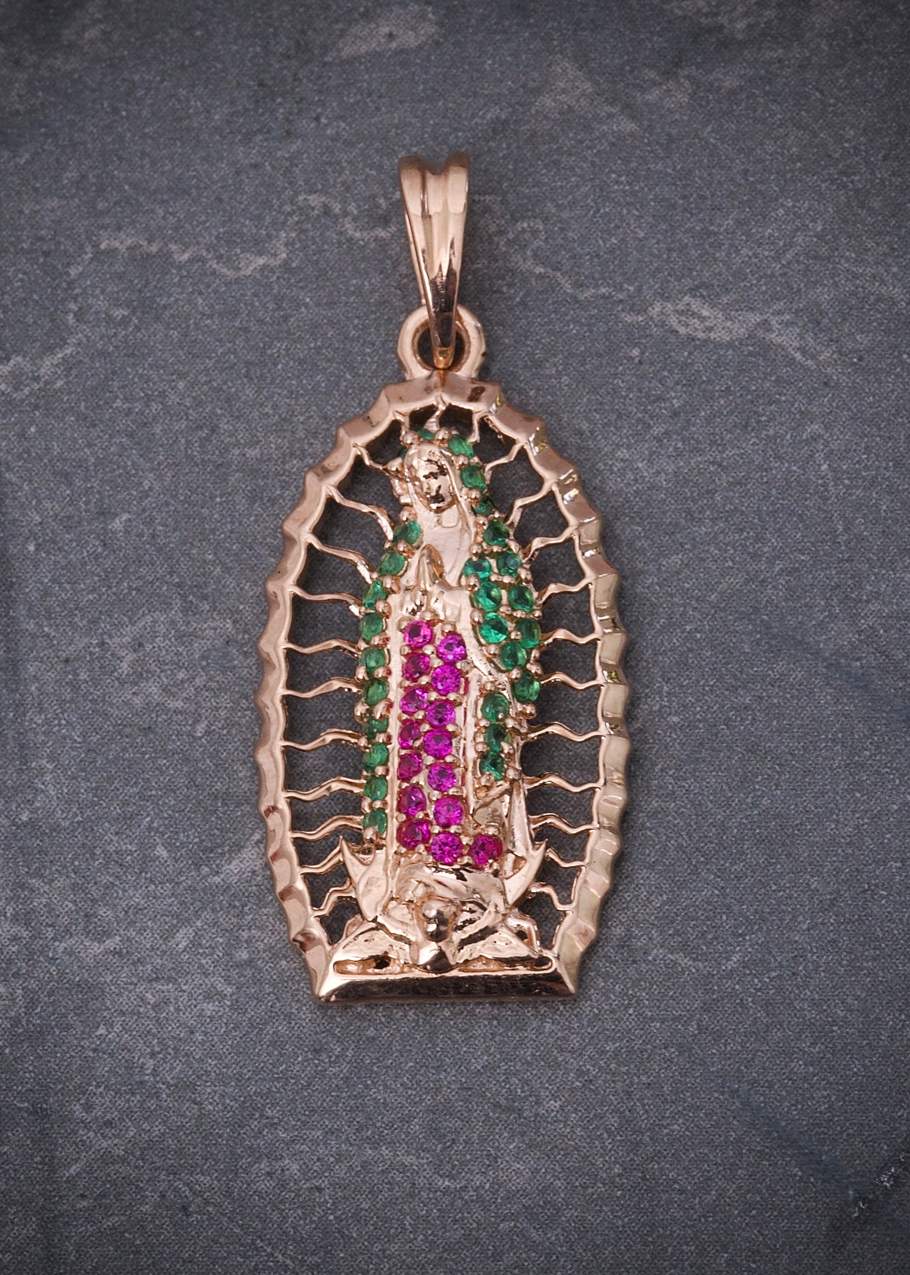 Dije virgen de guadalupe con swarovski multicolor 3.5gr / Largo 3.2cm / Oro Rosado Nac B