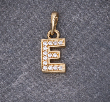 Dije letra E con swarovski blanco 0.7gr / Largo 1.5cm / Oro Amarillo Nac B