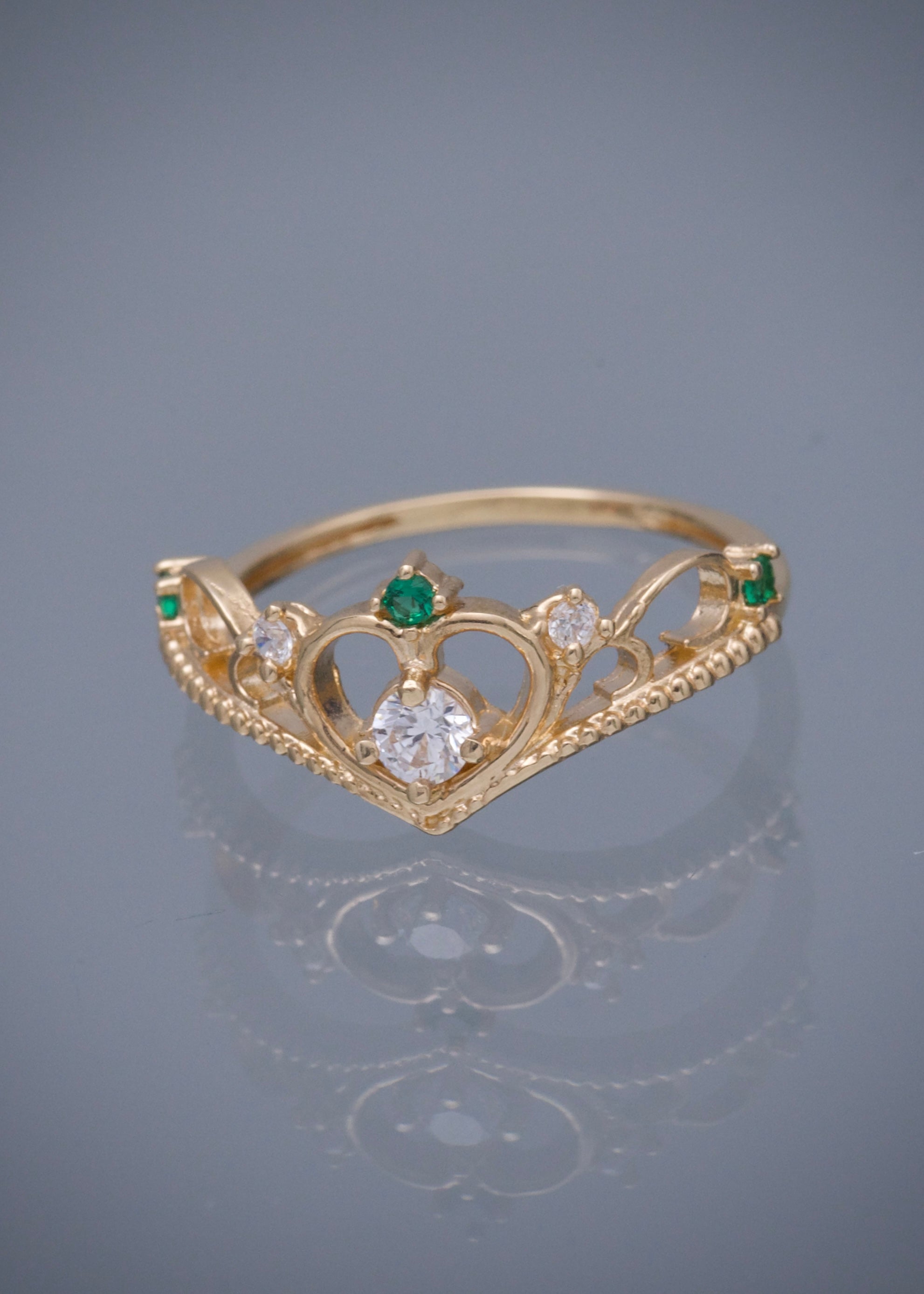 Anillo corona con swarovski verde y blanco 1.95gr / TALLA 5 1/4 / Oro Amarillo Nac M