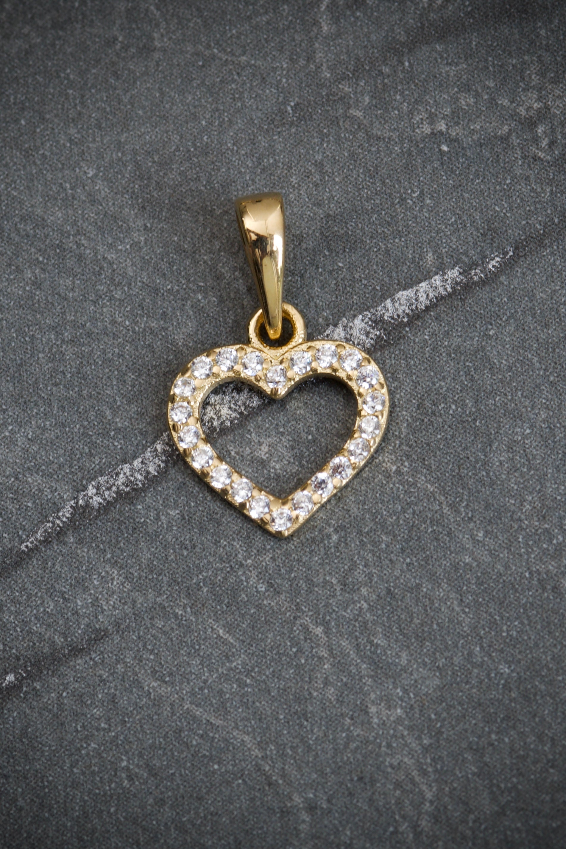 Dije corazon con swarovski blanco 0.65gr / Largo 1.5cm / Oro Amarillo Nac B