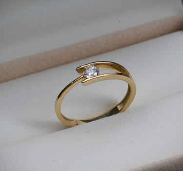 Anillo con swarovski blanco central 1.85gr / Oro Amarillo Nac B