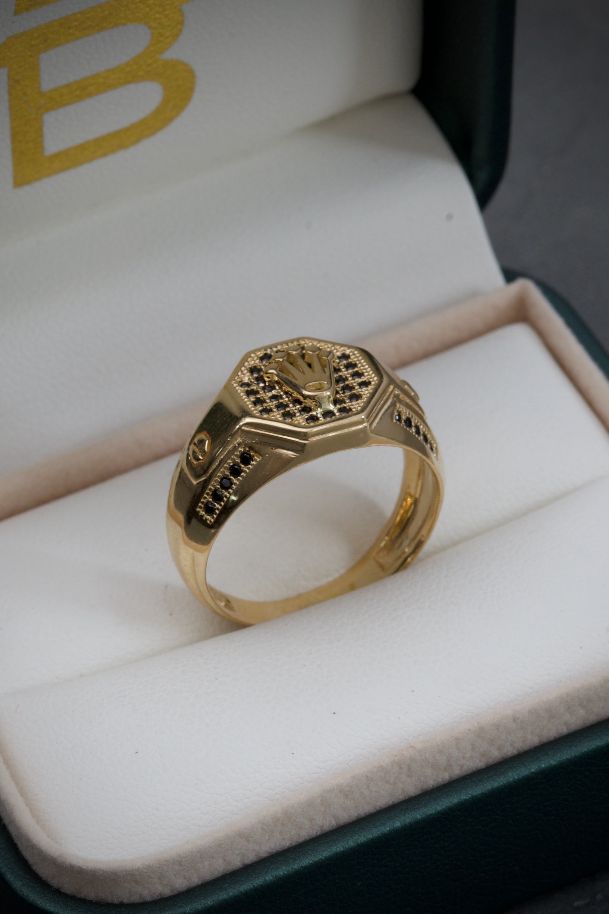 Anillo rx con swarovski negro 7.5gr / Talla: 10 3/4 Oro Amarillo Nac B