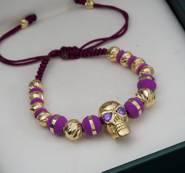 Pulsera de hilo morado con herraje de calavera con bolas diamantadas y neoros 11.15gr / Oro Amarillo (Joya) M