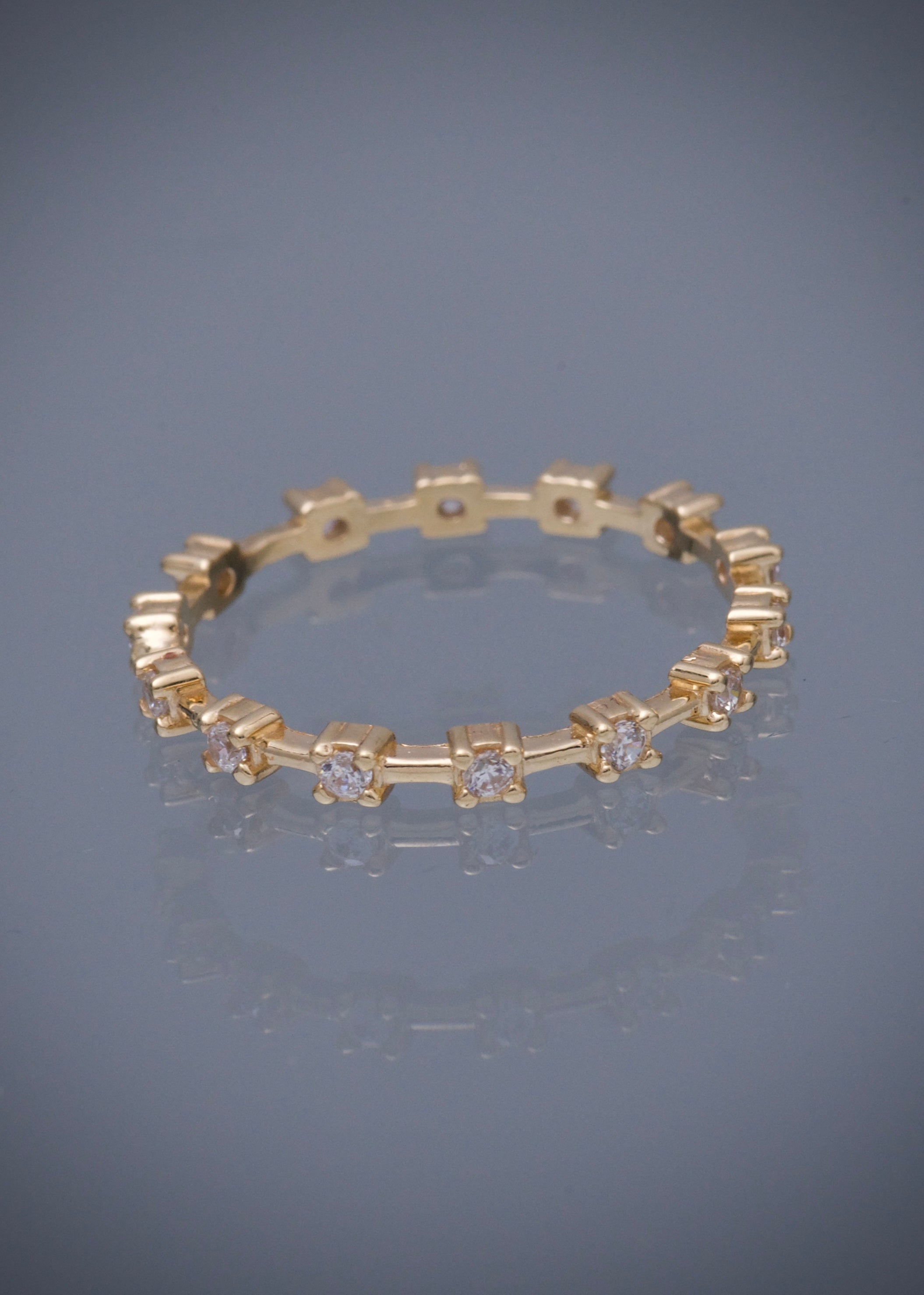 Anillo con swarovski blanco 1.3gr / TALLA 5 1/2 / Oro Amarillo Nac M