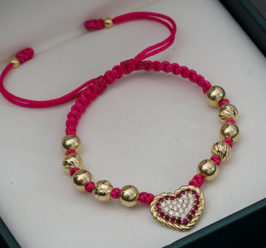 Pulsera de hilo fucsia con herraje de corazon y bolas lisas y diamantadas 4.35gr / Oro Amarillo (Joya) M