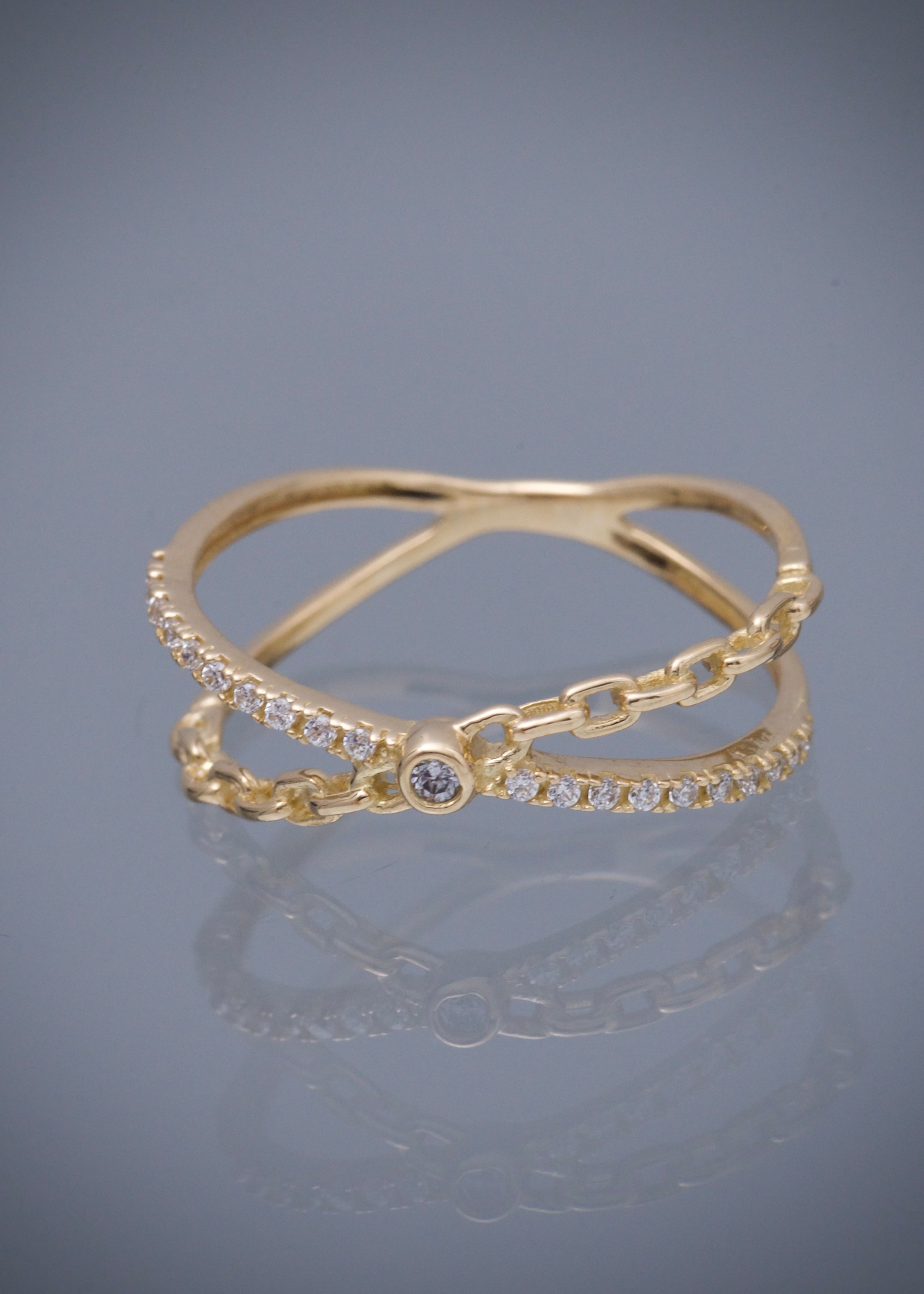 Anillo con swarovski blanco 1.7gr / TALLA 6 1/2 / Oro Amarillo Nac M