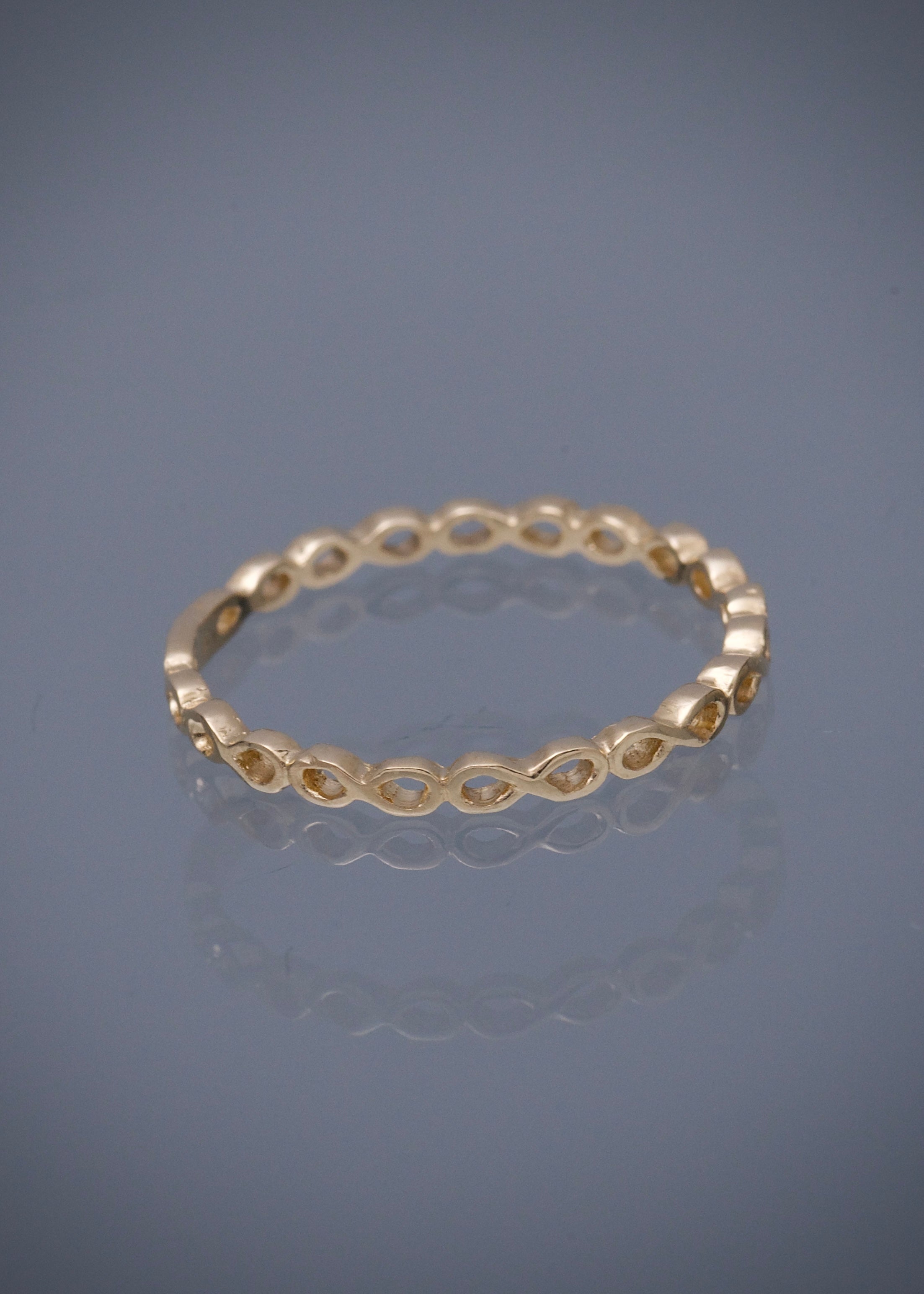 Anillo infinito 0.95gr / TALLA 5 3/4 / Oro Amarillo Nac M