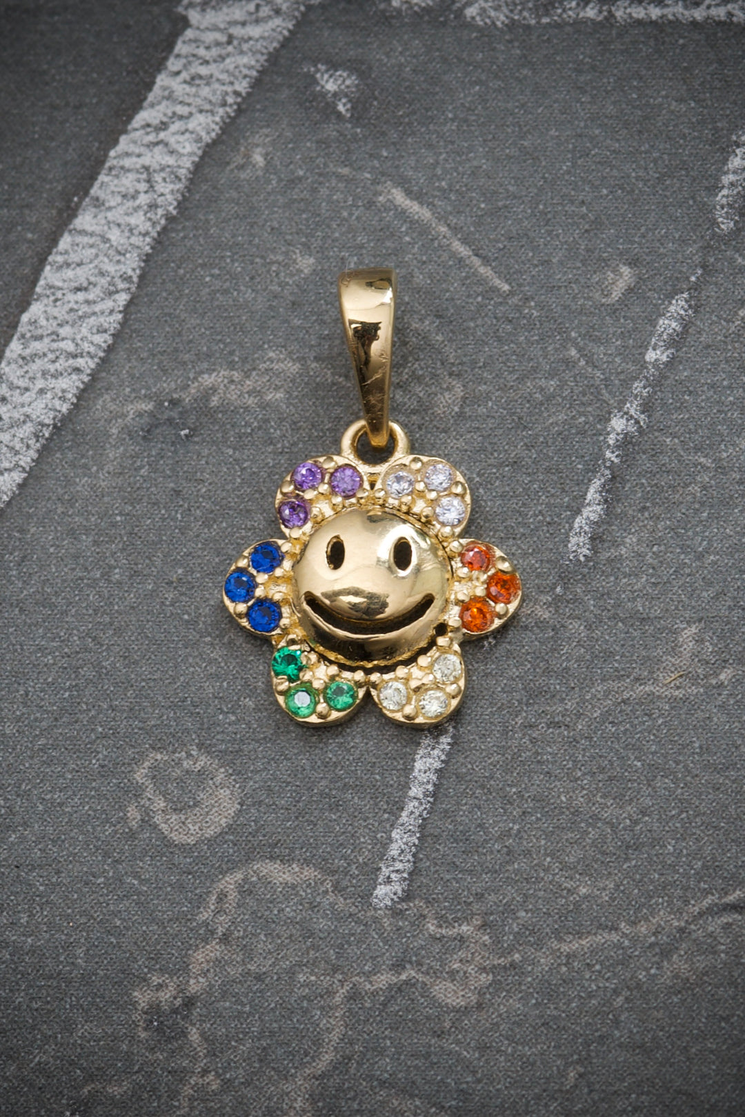 Dije De FLOR CON SWArovski Multicolor 0.9gr / Largo 1.6cm — Oro Amarillo