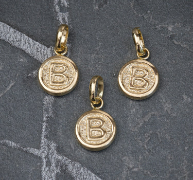 Dije Medalla De LEtra B 0.4gr / Largo 1.4cm / Oro Amarillo Nac B