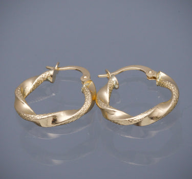 Candongas semi entorchadas con detalle 1.8gr / Largo: 2cm / Oro Amarillo Nac B