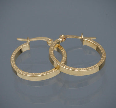 Candongas lisas con grabado 1.5gr / Largo 2.1cm / Oro Amarillo Nac P