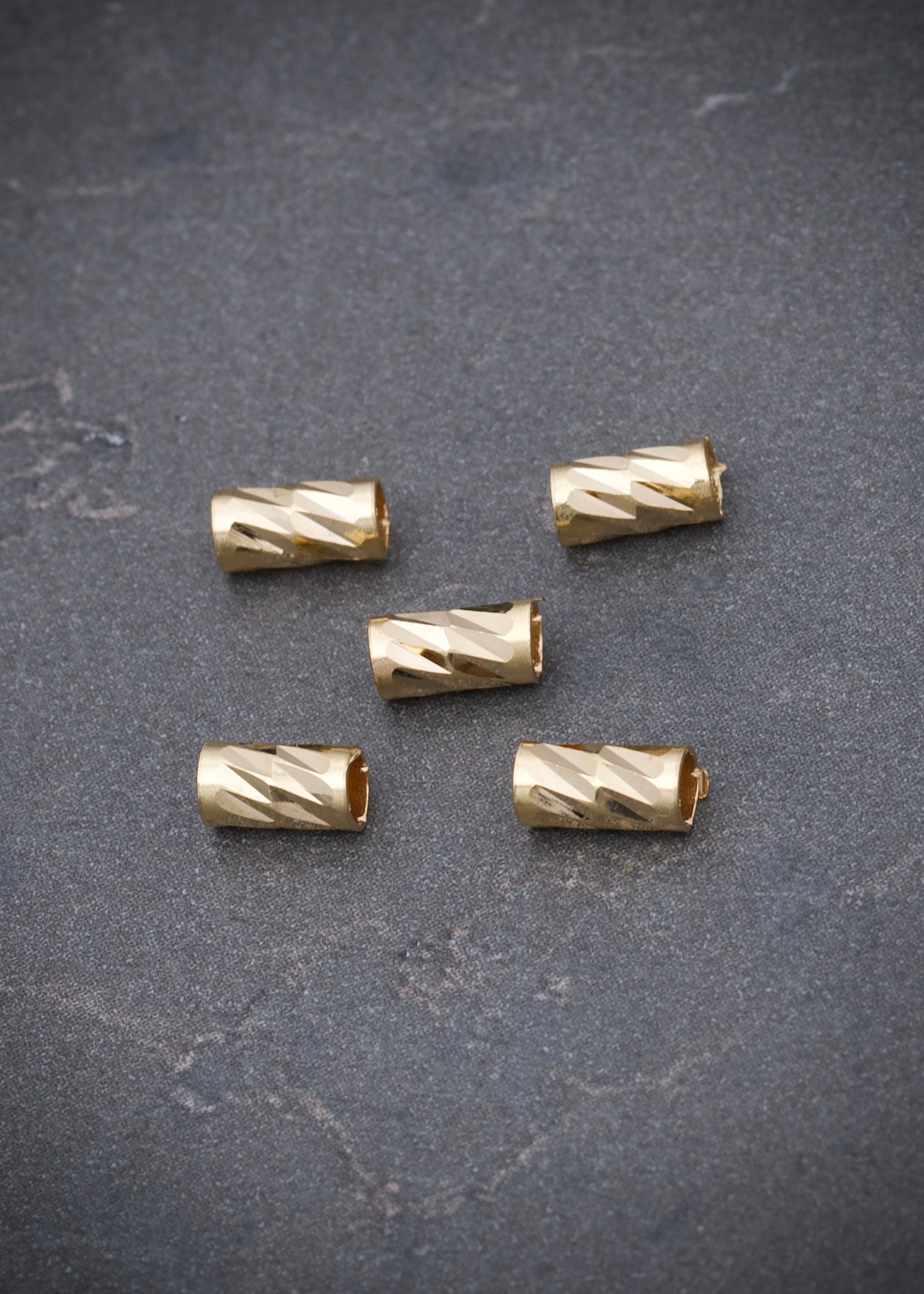 Herraje cilindro diamantado 0.15gr / Largo 0.6cm / Oro Amarillo Nac B