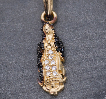 Dije virgen de guadalupe con swarovski negro 1.35gr / Largo 2.4cm / Oro Amarillo Nac M
