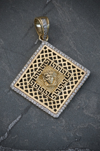 Dije de medusa con swarovski blanco 5.25gr / 4cm / Oro Amarillo Nac B