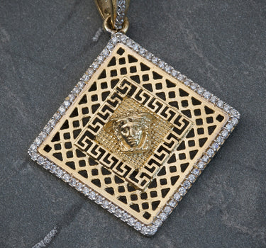 Dije de medusa con swarovski blanco 5.25gr / 4cm / Oro Amarillo Nac B
