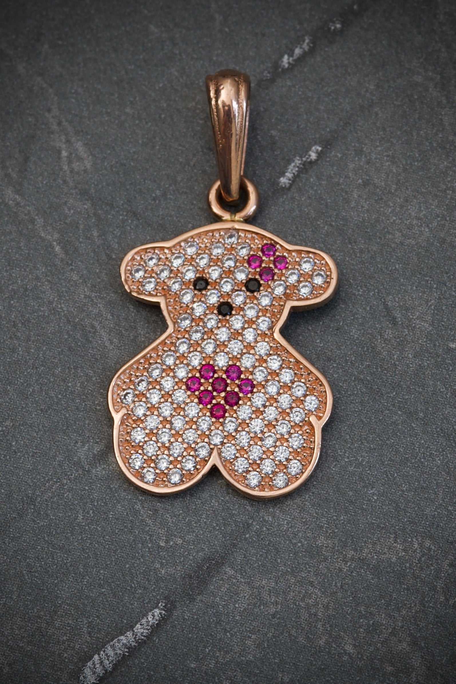 Dije de oso th con swarovski blanco y fucsia 2.2gr / 2.8cm / Oro Rosado Nac B
