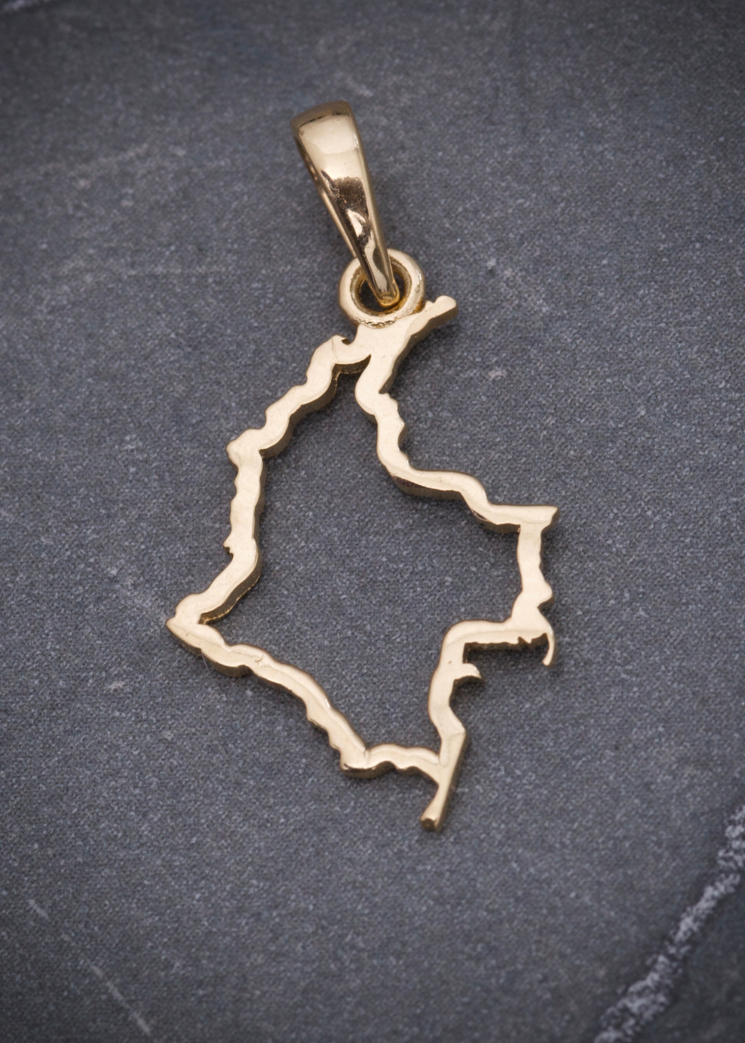 Dije mapa de colombia 0.85gr / largo 2.5cm / Oro Amarillo Nac B