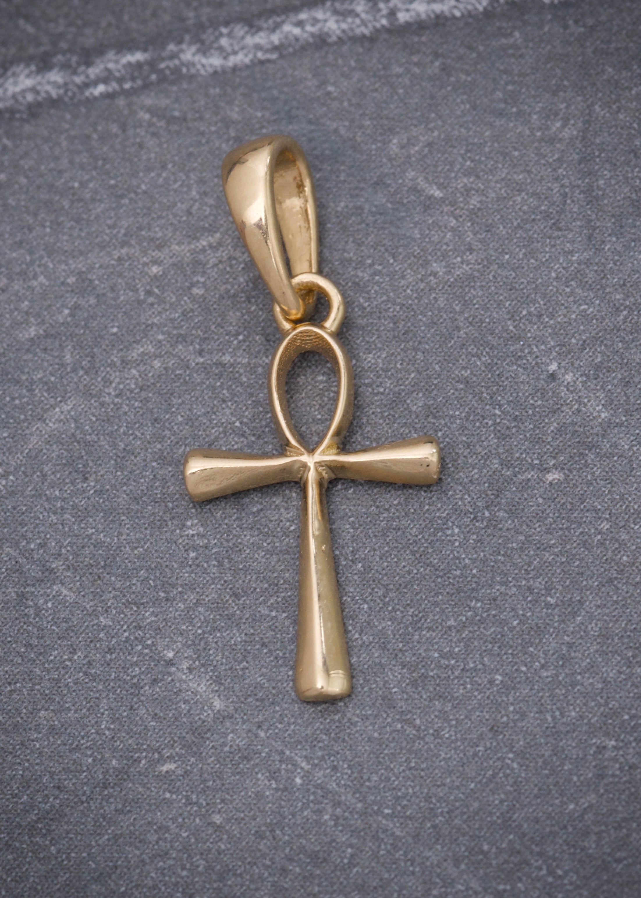 Dije De Cruz egipcia 0.5gr / Largo 2cm / Oro Amarillo Nac B