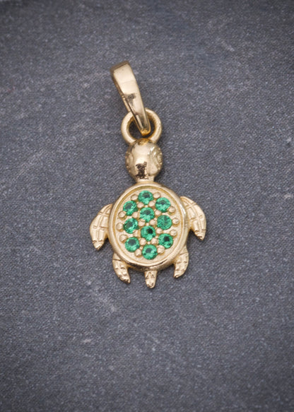 Dije tortuga con swarovski verde 0.55gr / Largo 1.5cm / Oro Amarillo Nac P