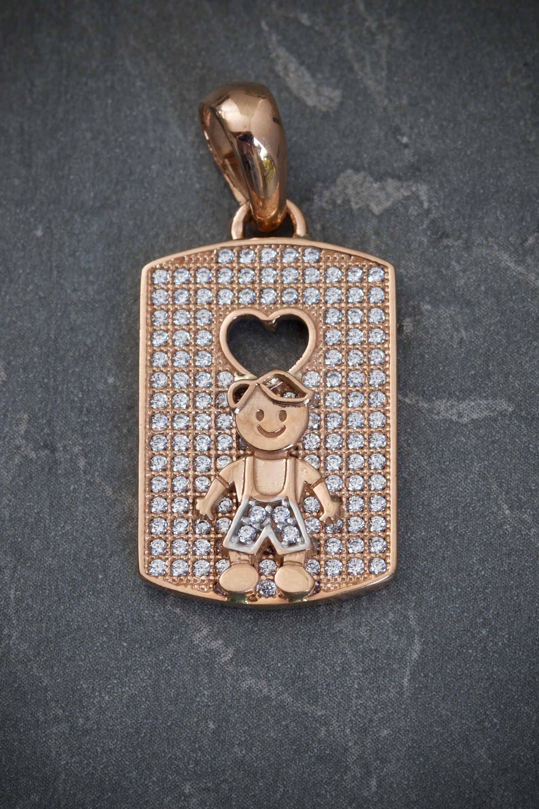 Dije placa de niño con swarovski blanco 4.4gr / 3cm / Oro Rosado Nac B