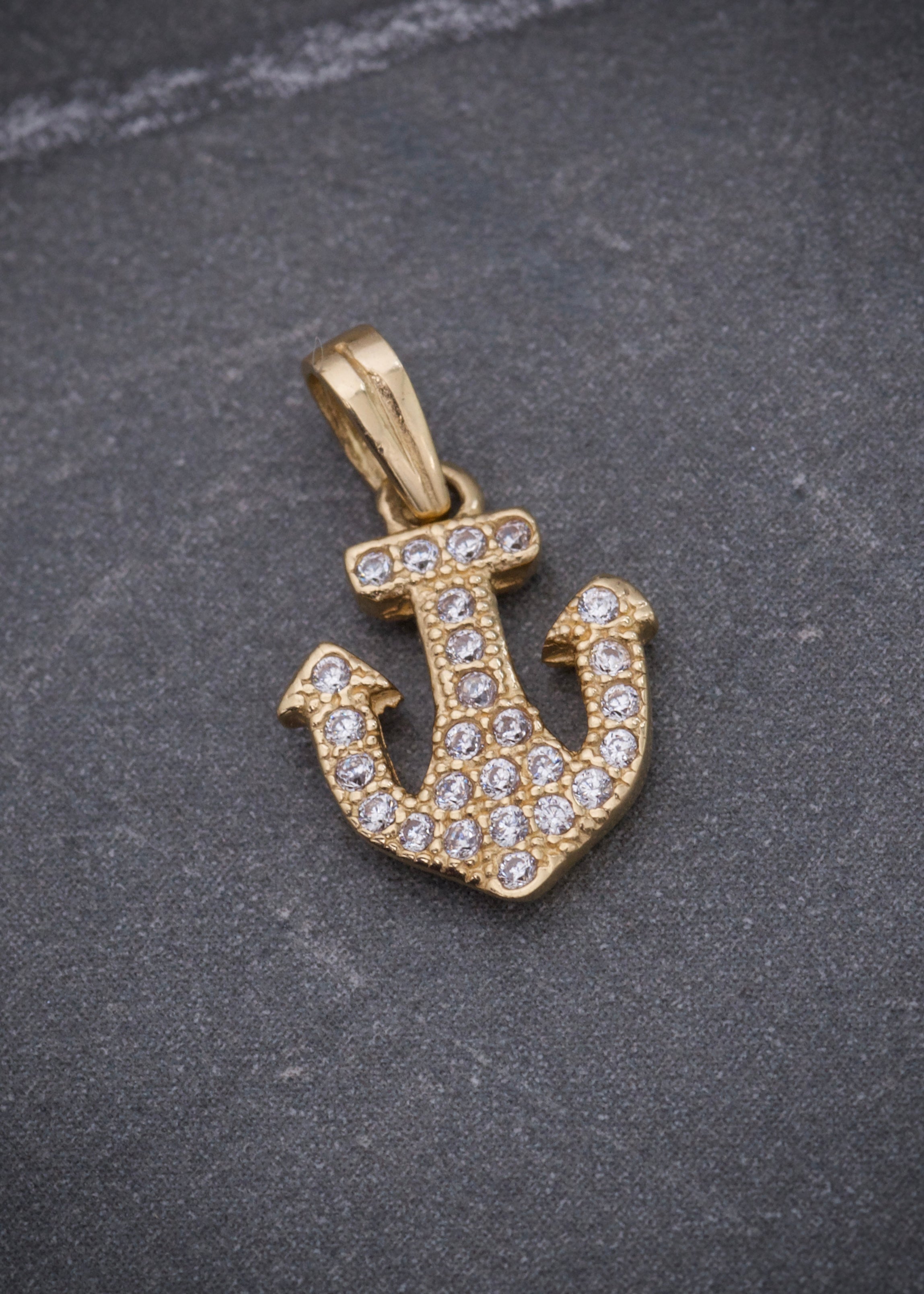 Dije ancla con swarovski blanco 0.85gr / Largo 1.5cm / Oro Amarillo Nac B