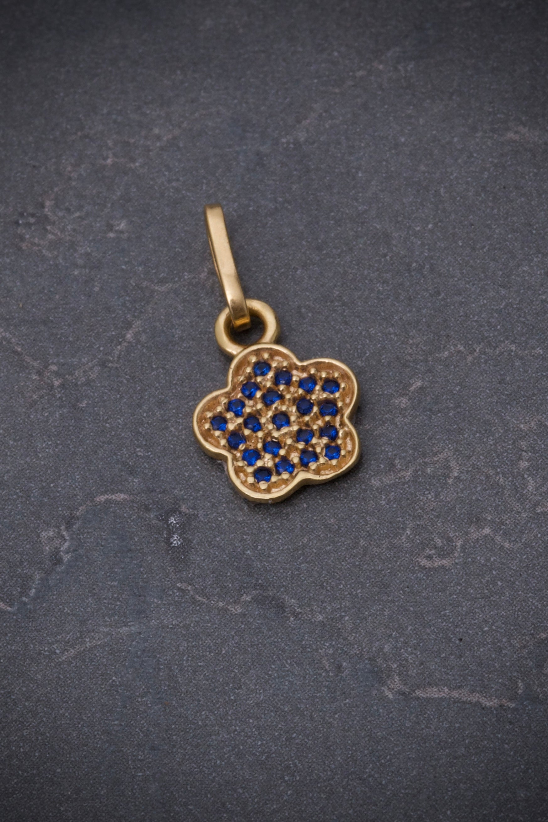 Dije de estrella 0.9gr / 1.8cm / Oro Amarillo Nac M