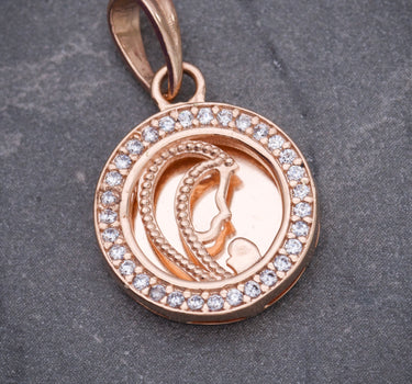 Dije virgen maria con swarovski blanco 3.8gr / Largo 2.2cm / Oro Rosado Nac M