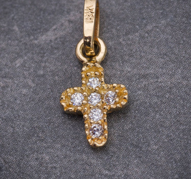 Dije cruz con swarovski blanco 0.45gr / Largo 1.4cm / Oro Amarillo Nac M