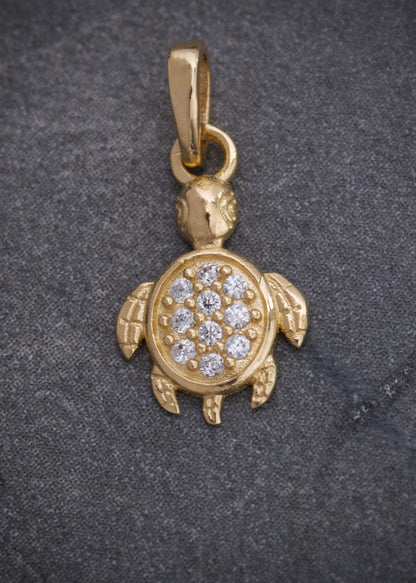 Dije tortuga con swarovski blanco 0.6gr / Largo 1.5cm / Oro Amarillo Nac M