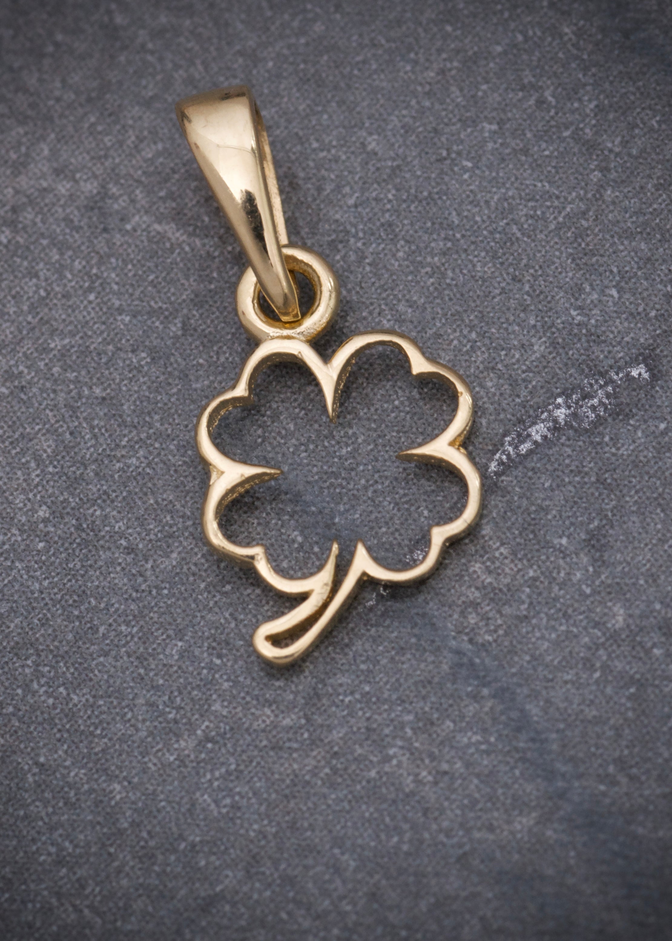 Dije trebol 0.4gr / Largo 1.5cm / Oro Amarillo Nac P