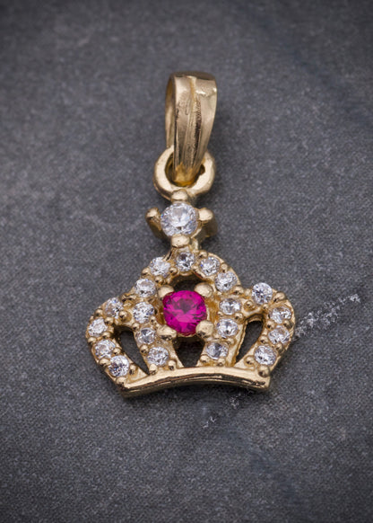 Dije corona con swarovski fucsia y blanco 0.8gr / Largo 1.7cm / Oro Amarillo Nac P