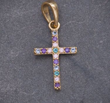 Dije cruz con swarovski verde y rosado 0.6gr / Largo 2 cm / Oro Amarillo Nac P