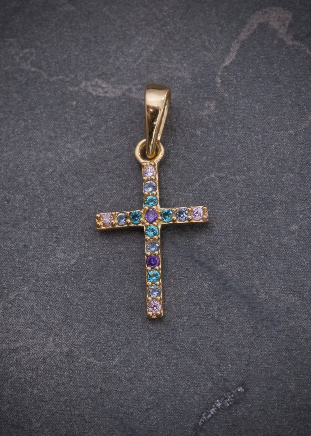 Dije cruz con swarovski azul y morado 0.6gr / Largo 2 cm — Oro Amarillo