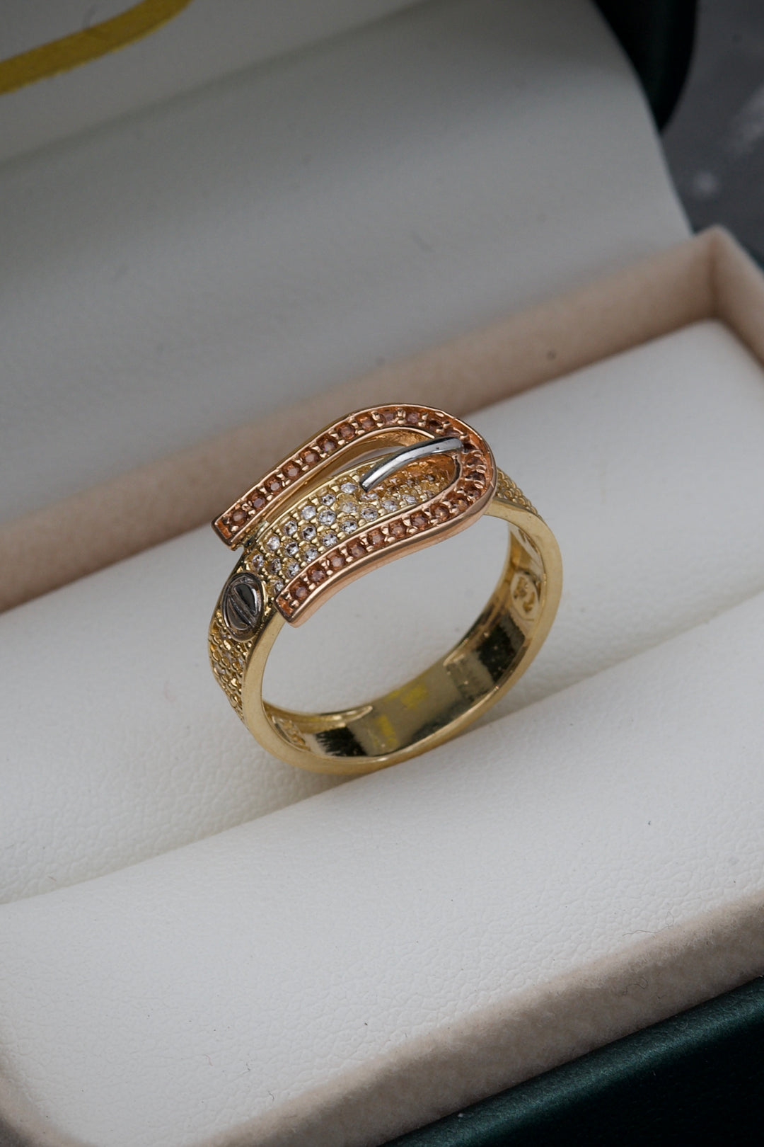 Anillo de correa con swrovski blanco 4.2gr / Talla: 6 1/4 — Tres Oros