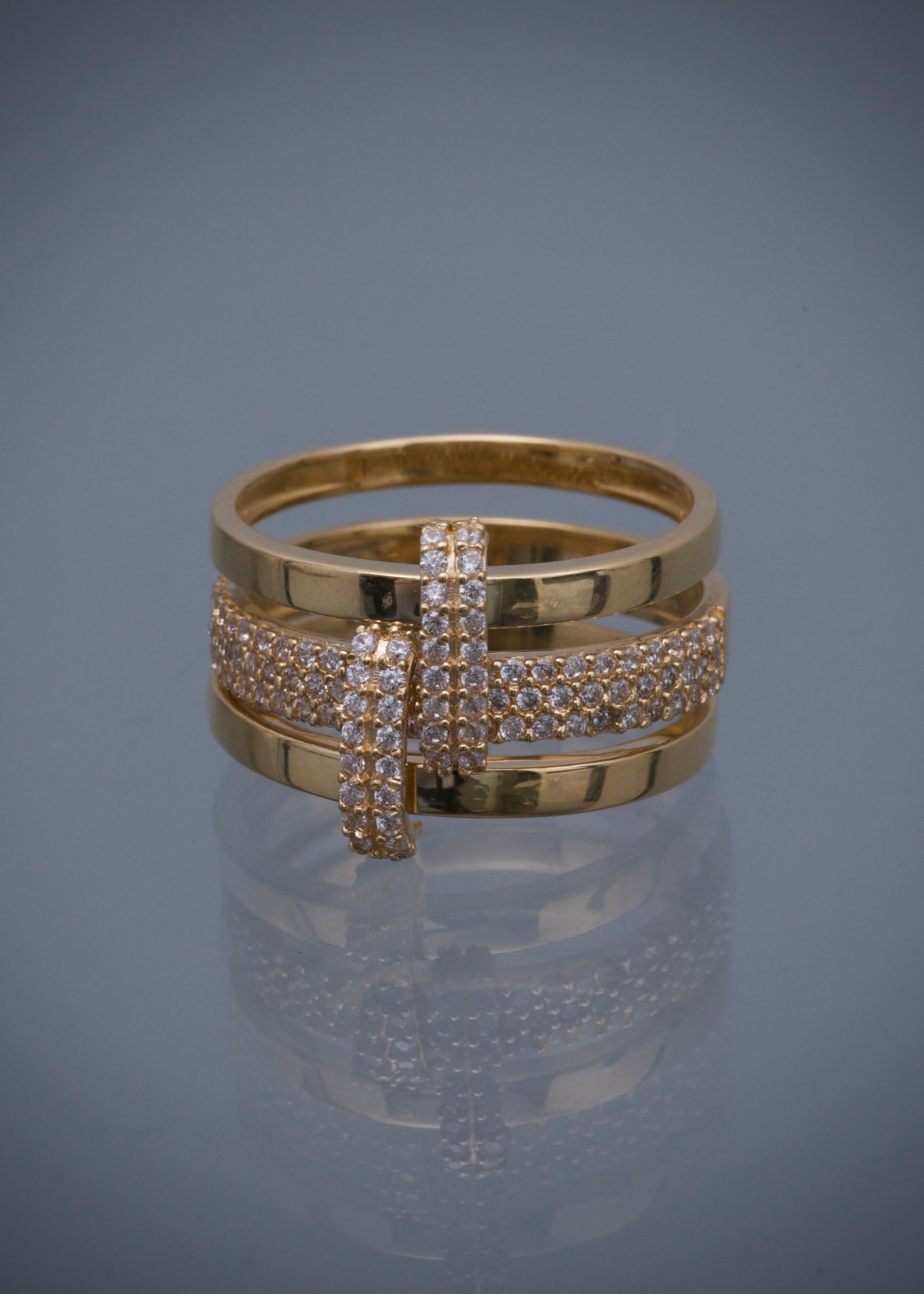 Anillo con swarovski blanco 6.8gr / TALLA 6 3/4 / Oro Amarillo Nac B